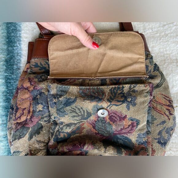 Vintage Floral Tapestry Handbag - Picture 4 of 7